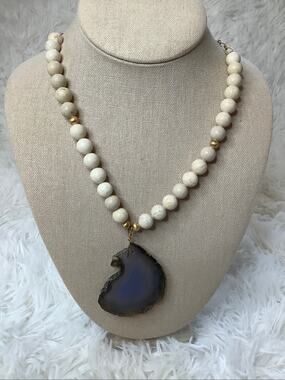 Whitley V Women's Off White Stone Beaded Agate Necklace Coastal Boho A1-8